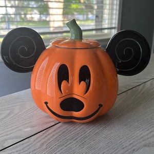Disney Halloween Mickey Mouse orange pumpkin cookie jar!